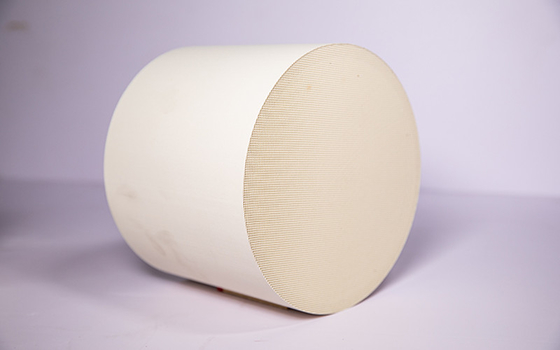 Véhicule Pt/Pd/Rh 400CPSI 600CPSI d'essence de catalyseur à trois voies de l'échappement TWC