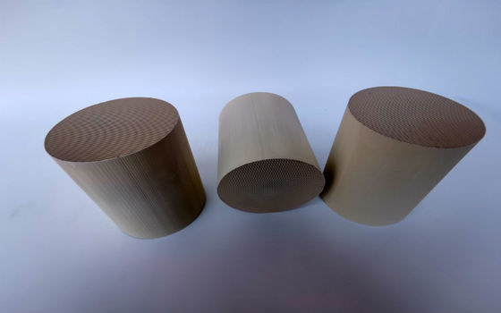 catalyseur des véhicules à moteur à trois voies d'échappement de 200 300 400 CPSI pour l'échappement de voiture