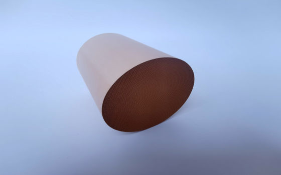 Catalyseurs de gaz naturel de compresseur pour les émissions des véhicules à moteur