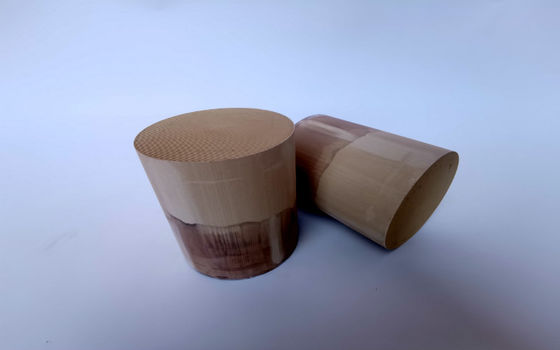 Catalyseur maigre de piège du thyristor LNT Nox sur l'euro universel de catalyseur d'échappement de véhicule quatre cinq six