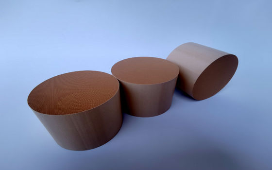 Cu et catalyseur Tio2 de thyristor de zéolite de Fe pour des cokeries agglomérant le verre de fours de chaudières