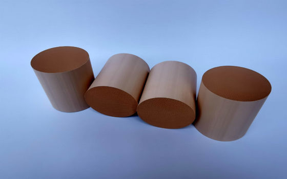 Catalyseur de gaz d'échappement de catalyseur de thyristor de Denox pour le convertisseur catalytique 100 200 400 catalyseur des cellules V2o5 Tio2