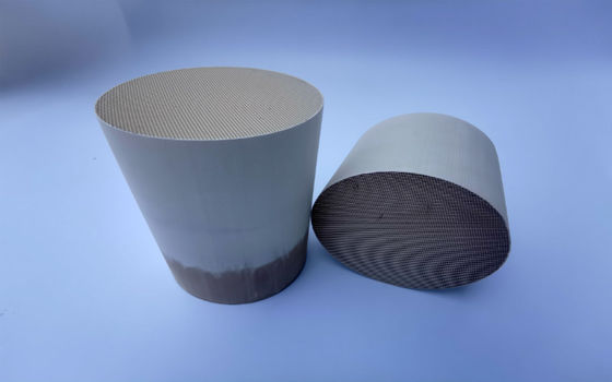 Échappement des véhicules à moteur EURO4 EURO3 EURO5 de soutien de catalyseur de nid d'abeilles de manière du convertisseur catalytique 3 de Rhésus de palladium de pinte
