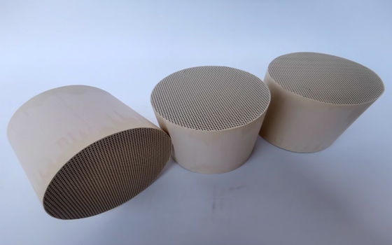 Catalyseurs des véhicules à moteur EU4 5 de palladium d'échappement substrat en céramique de 6 nids d'abeilles