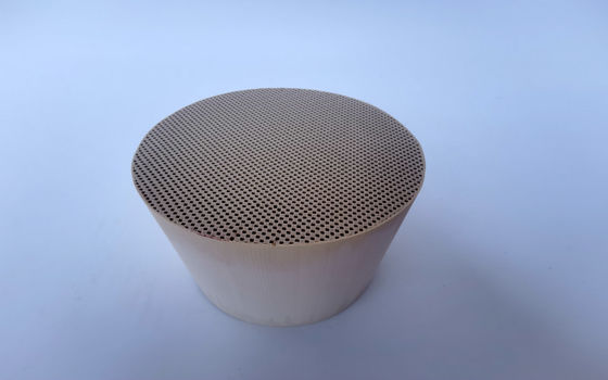Le catalyseur d'automobile de manière du monolithe 3 de cordiérite épuisent le contrôle Dpf sur l'écoulement de mur de voitures essence