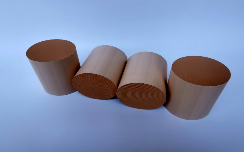 Catalyseur de gaz d'échappement de catalyseur de thyristor de Denox pour le convertisseur catalytique 100 200 400 catalyseur des cellules V2o5 Tio2