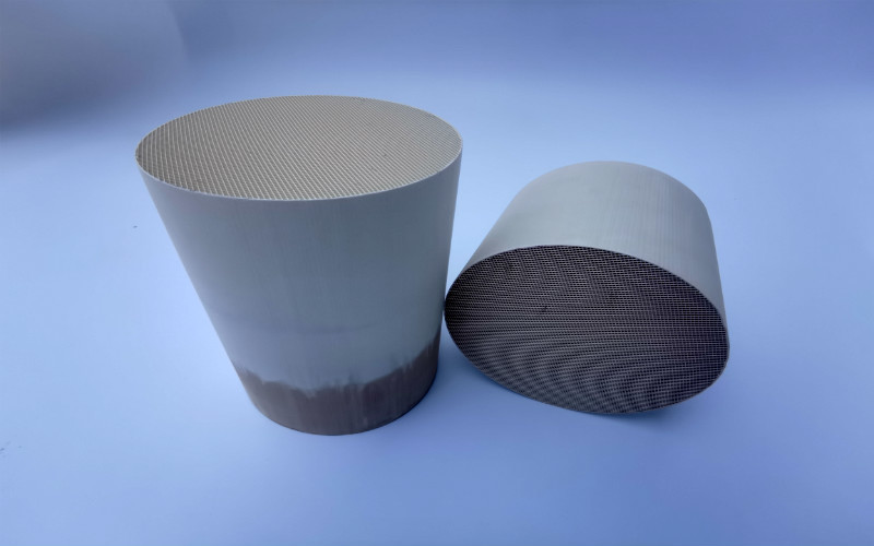 Échappement des véhicules à moteur EURO4 EURO3 EURO5 de soutien de catalyseur de nid d'abeilles de manière du convertisseur catalytique 3 de Rhésus de palladium de pinte