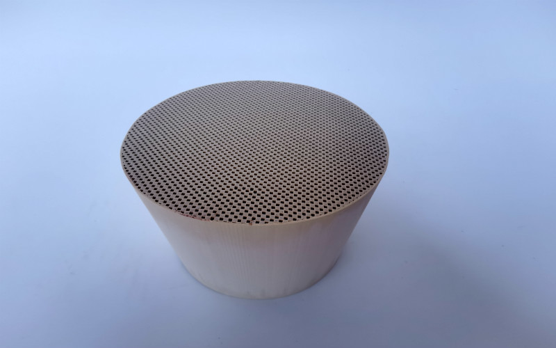 Le catalyseur d'automobile de manière du monolithe 3 de cordiérite épuisent le contrôle Dpf sur l'écoulement de mur de voitures essence