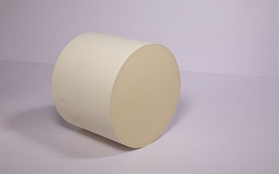 Le petit grand volume de catalyseur de thyristor de diamètre de pore a adapté la réduction aux besoins du client catalytique sélective